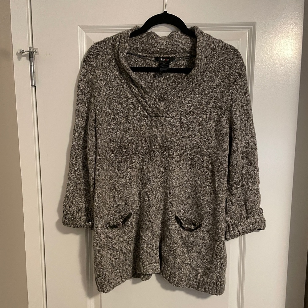 ⭐️3 for $25⭐️ 

Grey sweater tunic